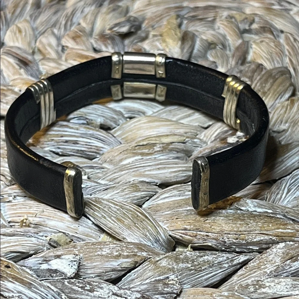 Silver and Black Leather Bracelet with‎ Pink Stone